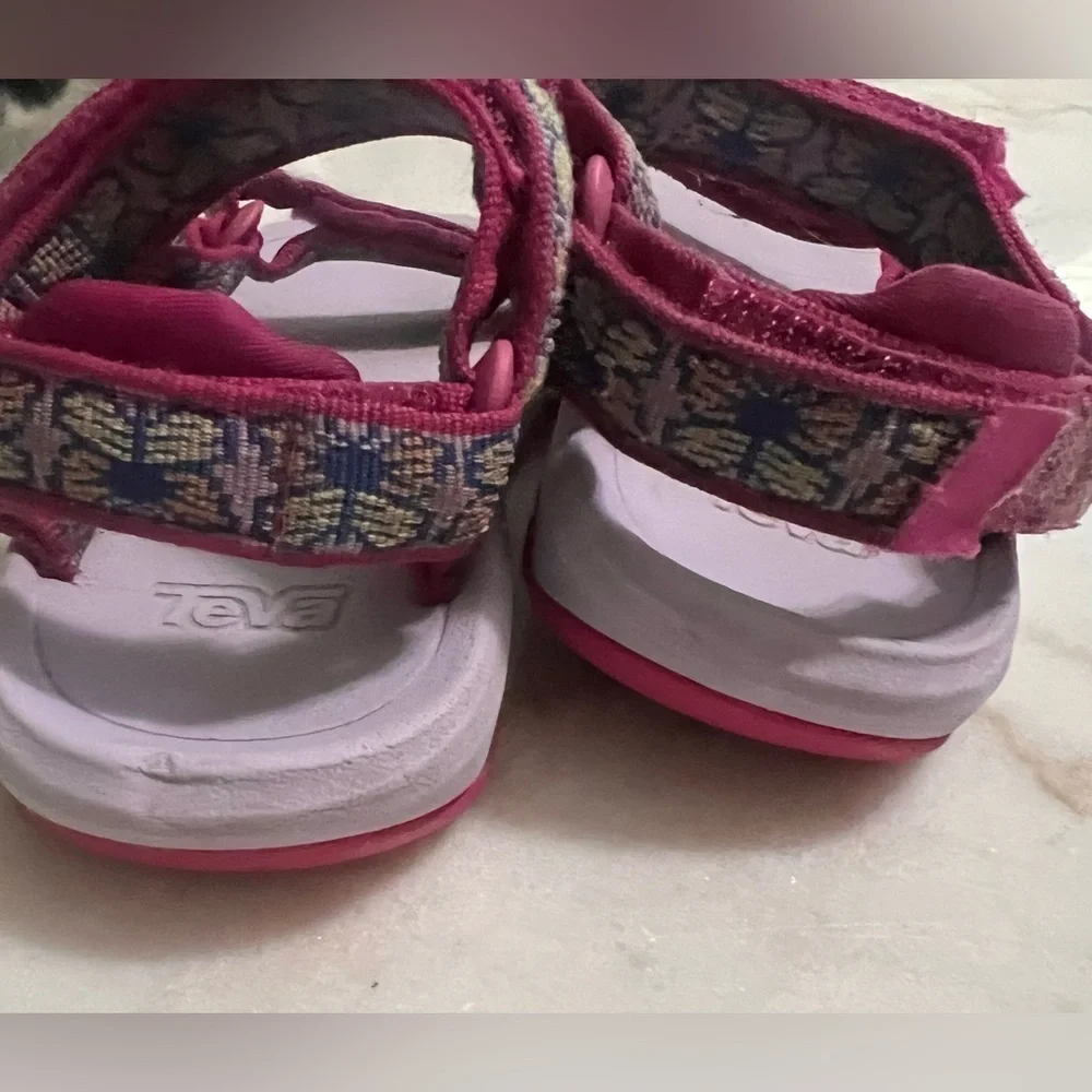 Girls Teva Hurricane XLT 2 Pink And Purple Sport Sandals Size Youth 1.5